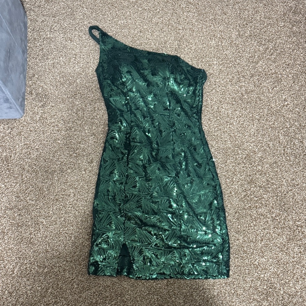 Elegant Green One-Shoulder Dress
